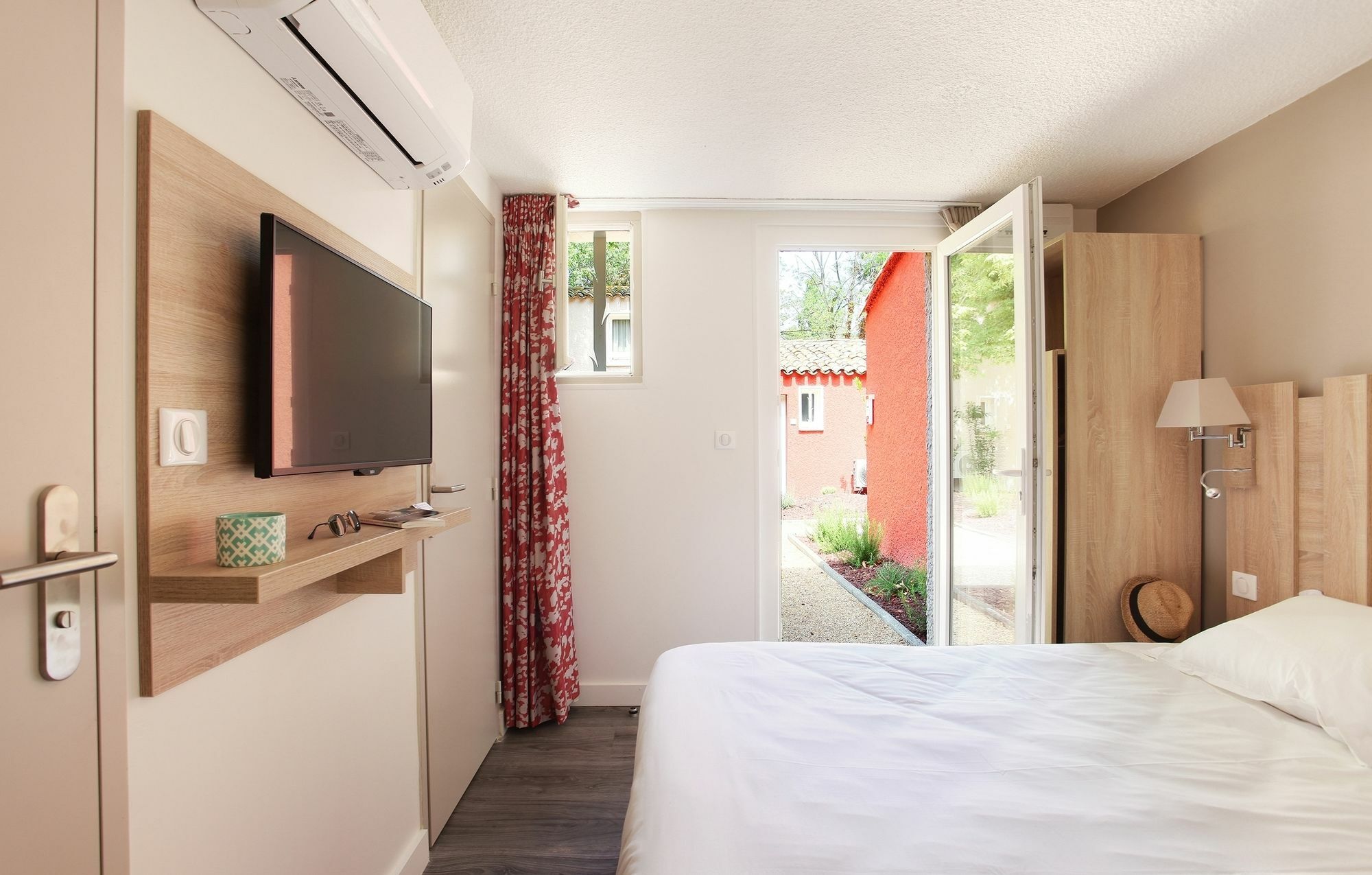 Residence Odalys Le Village Camarguais Les Gardians アルル エクステリア 写真