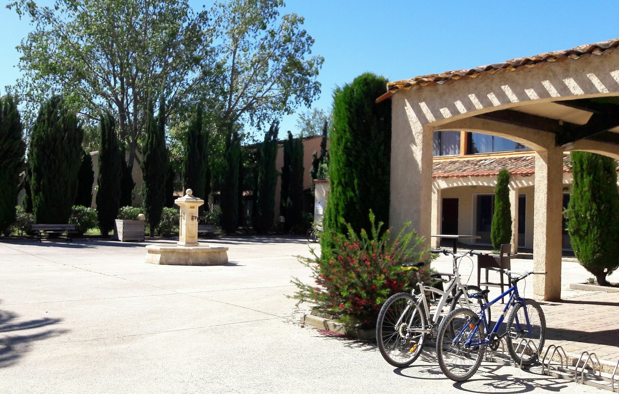 Residence Odalys Le Village Camarguais Les Gardians アルル エクステリア 写真